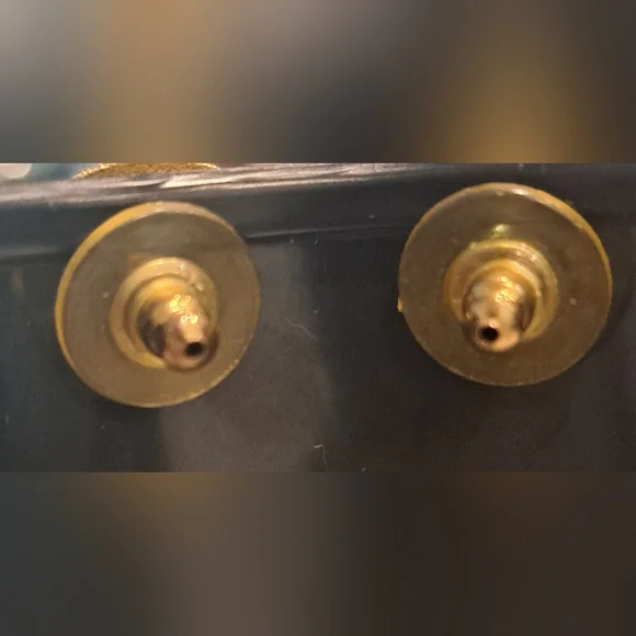 Vintage Elegant Gold Floral Earrings - Picture 2 of 2